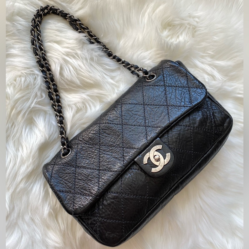 Authentic vintage Chanel coco shoulder bag with chain